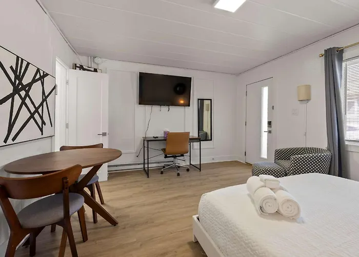 Chic Retreat 99 For 2 * Columbus